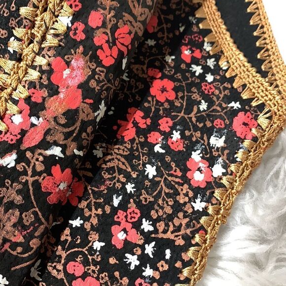 VINTAGE 70s patchwork of painted leather pieces crochet together to create vest - Picture 6 of 9